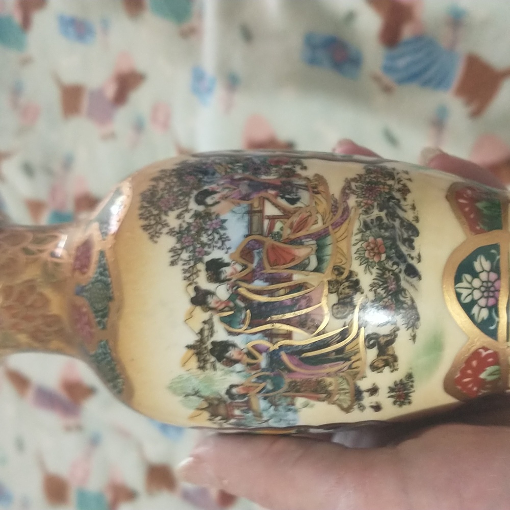 Satsuma Japanese collectable vase